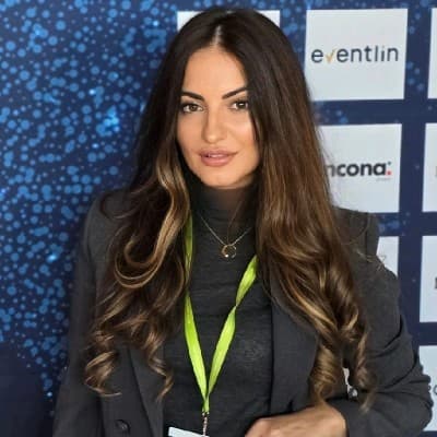 Laura V.